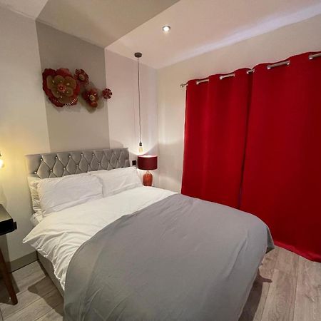 Letzi Premium Cozy Retreat Private En-Suite Rooms, Wembley London Eksteriør bilde