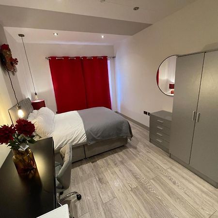 Letzi Premium Cozy Retreat Private En-Suite Rooms, Wembley London Eksteriør bilde