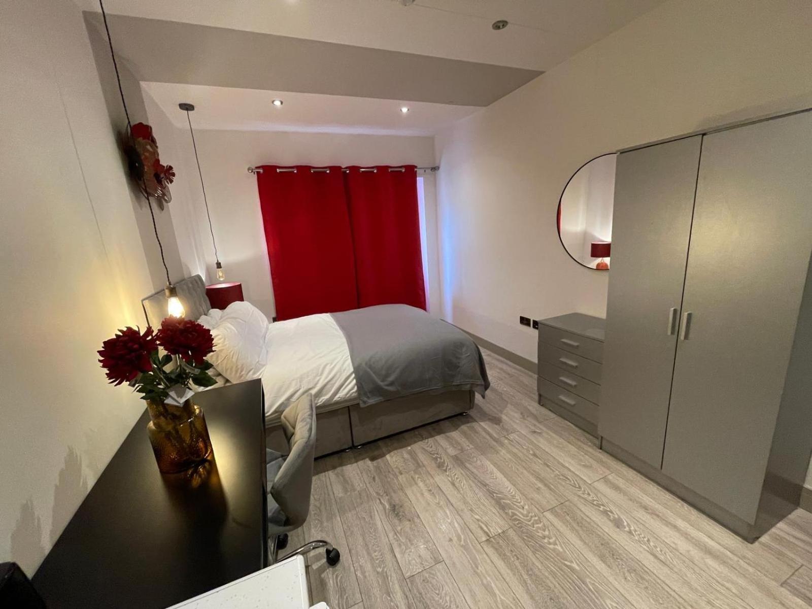 Letzi Premium Cozy Retreat Private En-Suite Rooms, Wembley London Eksteriør bilde