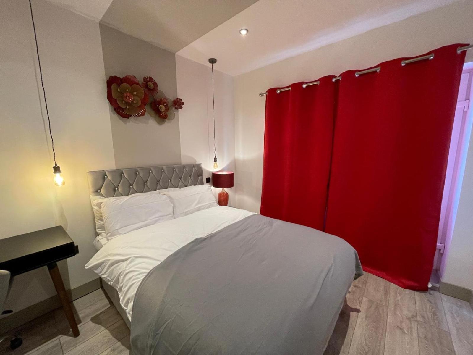 Letzi Premium Cozy Retreat Private En-Suite Rooms, Wembley London Eksteriør bilde