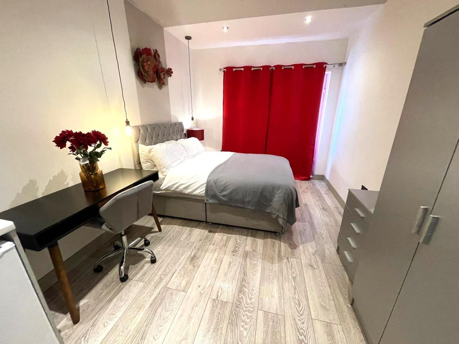 Letzi Premium Cozy Retreat Private En-Suite Rooms, Wembley London Eksteriør bilde